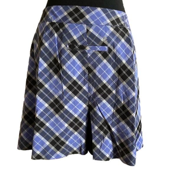 IZOD purple, black, white plaid golf skort. Size 6 - Picture 2 of 12